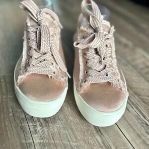 Steve Madden Women’s Satin Pink Greyla Style Sneakers Size 8